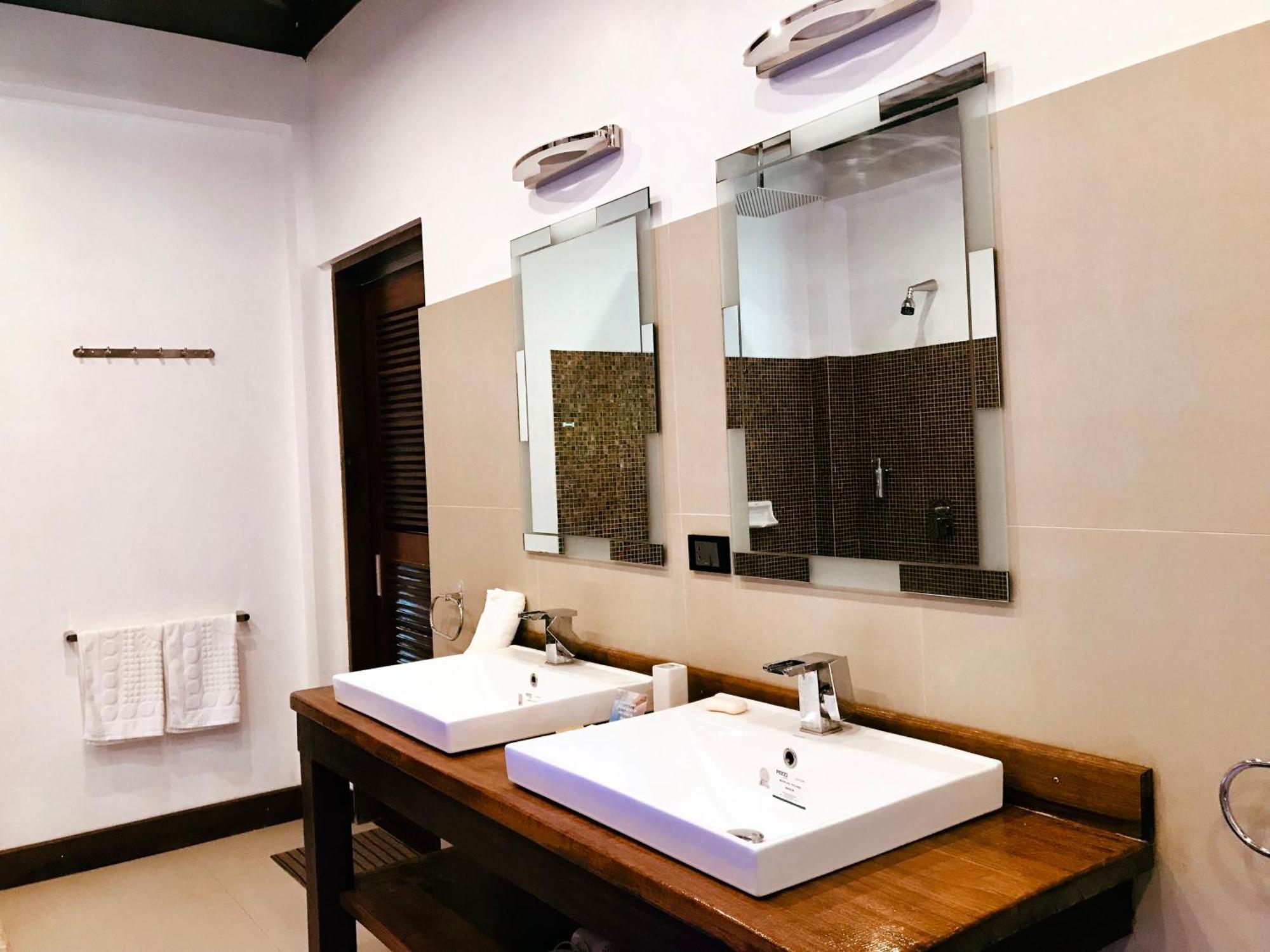 โดลาร็อก บีช รีสอร์ต Hotel เอลนิโด ห้อง รูปภาพ